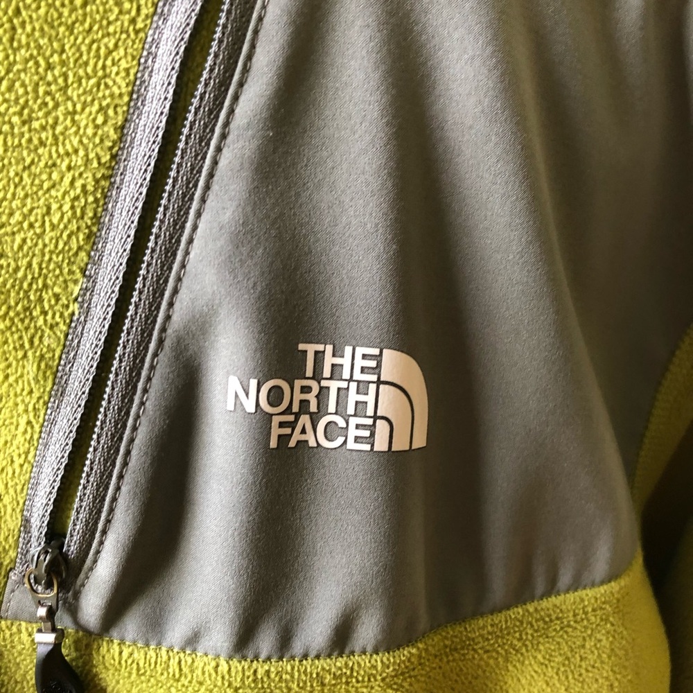 Men’s Northface Pullover - Picture 2 of 5